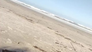 EU NA PRAIA SOCANDO UMA PUNHENTA COM MEU PAU INCHADÃO...GROSSAO
