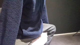 会陰こすりつけオナニーで最後は震えながら大量射精