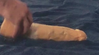 El placer desmedido: 💥 Tu guía definitiva para jugar en la cama con un juguete gigante 🍆