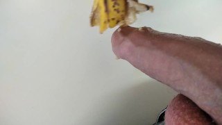 Mete un Platano en el Microondas y Pajeate, Mi Gran Polla Creyo Que Era una Mamada🍌