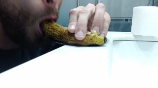 Hombre Maduro con Barba le Da una Buena Mamada al Platano con Corrida de Leche Incluida,Dame tu Poll