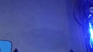 Doing exercice at the gym