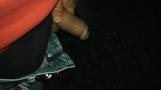 Middle eastern pee desperation - need to piss outdoor