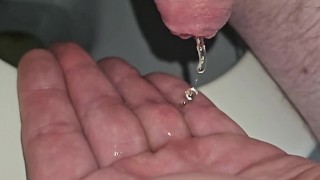 Super slow motion high resolution pissing