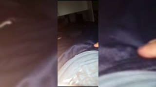 Me despierto y esta parado y me la jalo una paja mañanera- masturbacion masculina//I up and he'