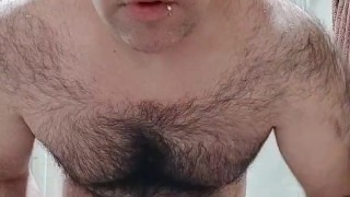 Me corro en webcam frotando mis piernas