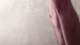 Rich bricklayer with a very big cock gets horny at lunchtime at the construction site