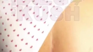 Le meto dos dedos y mi verga al mismo tiempo a mi hermanastra