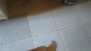 Masturbei meu pau com a mini ferramenta