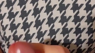 Парень кончает на подушку
