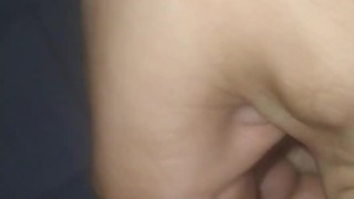 A porra do meu amiguinho escorreu pela minha mão