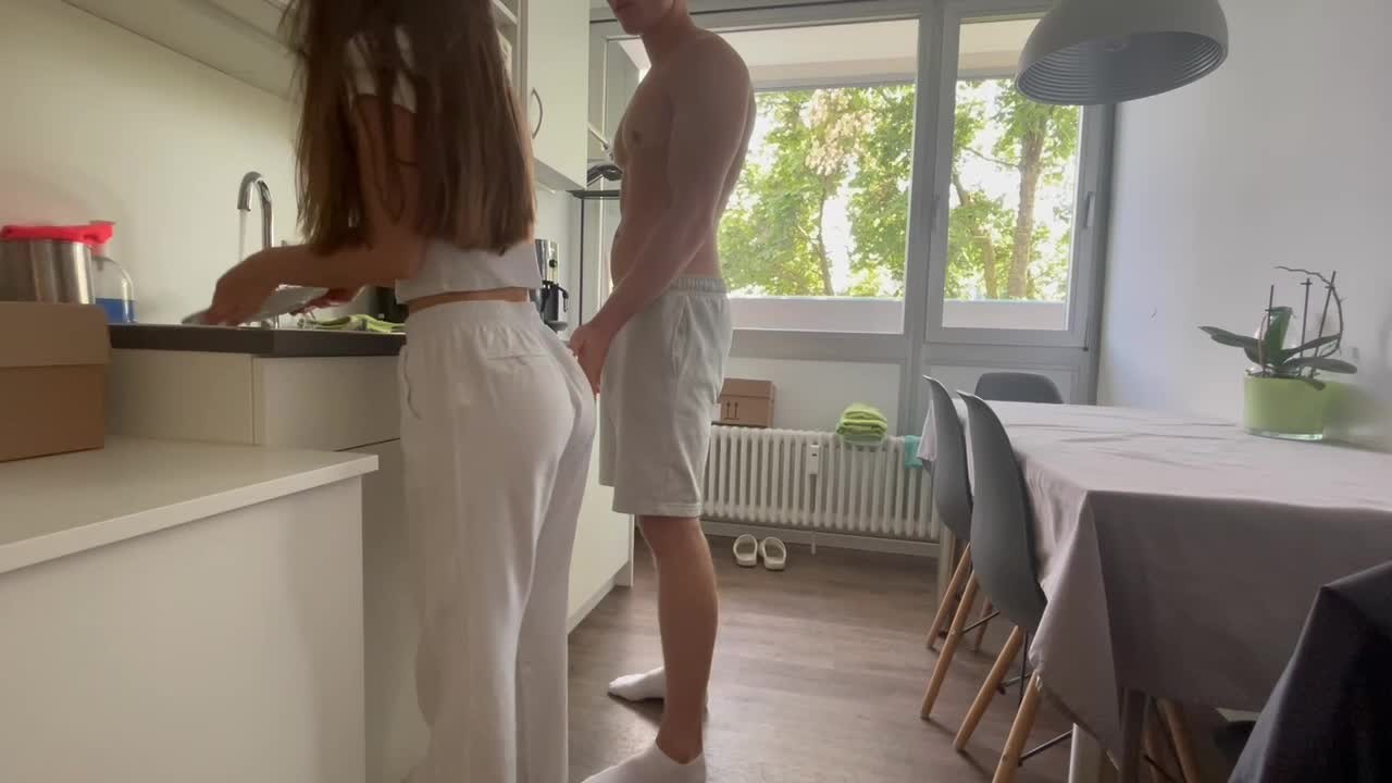 Соседка по комнате - порно видео на riosalon.ru