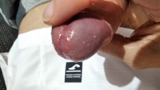 Buenísima Paja de Cerca de Enorme Rica Polla Jugando Con Su Prepucio Salivado