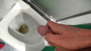 Gran Polla A Mear Durante 7 Minutos, La Descarga Entera Y Gime del Esfuerzo