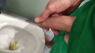 Gran Polla A Mear Durante 7 Minutos, La Descarga Entera Y Gime del Esfuerzo