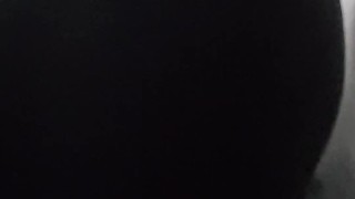 Gorge profonde et sniff de sneakers