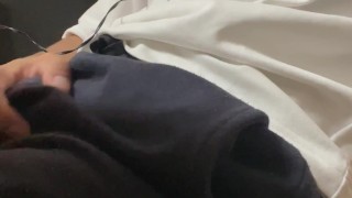 『仕事中にオナニーしようと思ったら嫁が入ってきた』