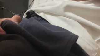 『仕事中にオナニーしようと思ったら嫁が入ってきた』