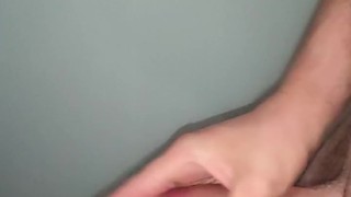 Mec se branle et éjacule #9