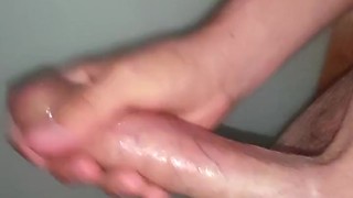 Mec se branle et éjacule #9