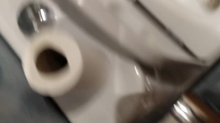 Gran Polla De Cerca en el Baño Con el Satisfyer, Me Corro en El y Me Lo Meto en El Culo!-Parte 2