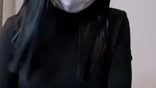 NO TIENE DINERO PARA PAGAR LA CENA y ME LA COJO EN SU CUARTO