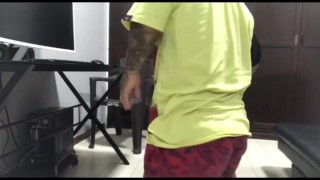 me follo al técnico de computadores ya que estoy muy cachonda y mi esposo esta de viaje