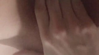 Me toco mucho cuando estoy sólita, caliente y mojada