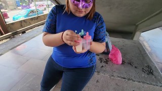 Siéntate en mi cara, cómeme el culo, haz una paleta helada con el semen y cómetelo en el metro