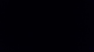 me meto un dildo en el vestidor de una plaza