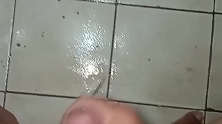 Masturbate inside the Comfort Room | habang may tao sa labas..