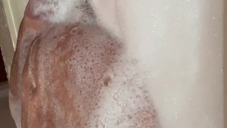 Big daddy bear always gets so horny taking a bath