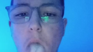 Jeune gay français s'ennuie toute seul mai est toujours très chaude c'te bonne pute