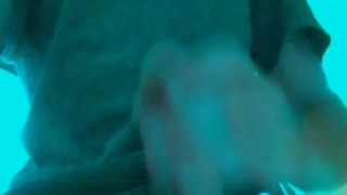 Argentino dominante se masturba con su gran polla