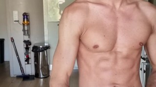 Jeune français avec une grosse bite qui se branle et ejacule