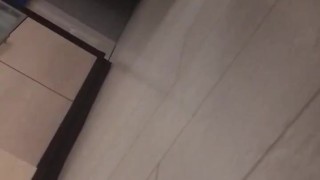 Обильно кончил на пол пока никого нет дома