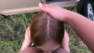 Милашка готова потрахаться в машине вместо оплаты за проезд, по пути заехав в лесок 4K