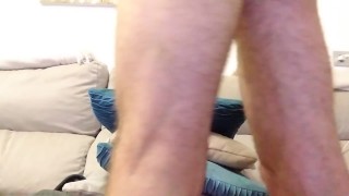 El Tío Sexy Y Cachondo Se Folla Los Cojines,Te Enseña Su Culo y Sus Huevos Por Detras 🔙