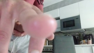 El Tio De La Polla Gorda Se Folla Fuerte y Profundo Con El Dedo A Su Prepucio, Muy Mojado