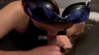 競泳水着で水中フェラをしてしまう変態彼女♡ cum in mouth blowjob underwater