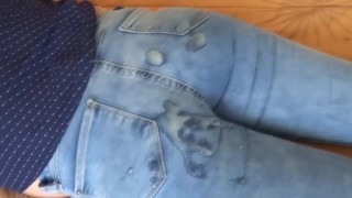 I find the stepmother with her jean down and I give her a big cumshot on her beautiful ass