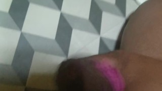 Me masturbo con la tanga de mi amiga que le robe