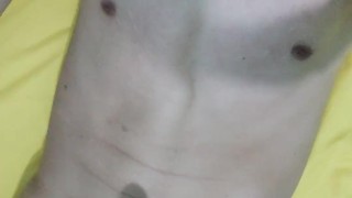 Esperando a mi vecina llegue mientras me la jalo para ella