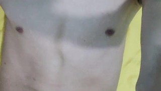 Esperando a mi vecina llegue mientras me la jalo para ella