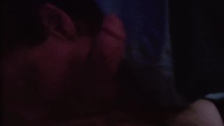 le gusta mamar mi polla mientras habla por teléfono