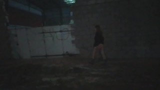 flashing desnuda por la ciudad enseña coño sexo anal en publico en la calle atrapados voyeur