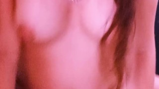 Me envía un video montando el dildo embarazada hablando sucio