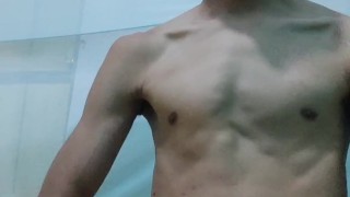 MASTURBÁNDOME PENSANDO EN EL DELICIOSO CULO DE MI HERMANASTRA