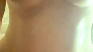 Esposa de mi amigo pierde apuesta y tiene que montarme con su rico culote - Hermosas Tetas