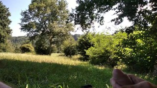 Senderista Hace Parada en Ruta Para Vaciar La Leche Caliente De Los Huevos De Su Gran Verga💦